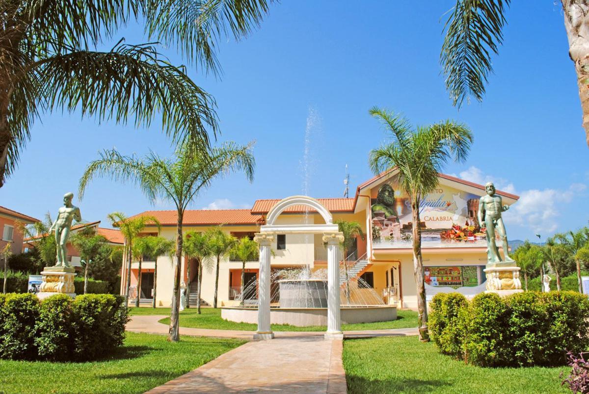 Club Esse Aquilia Beach Village Бадолато-Стационе Экстерьер фото